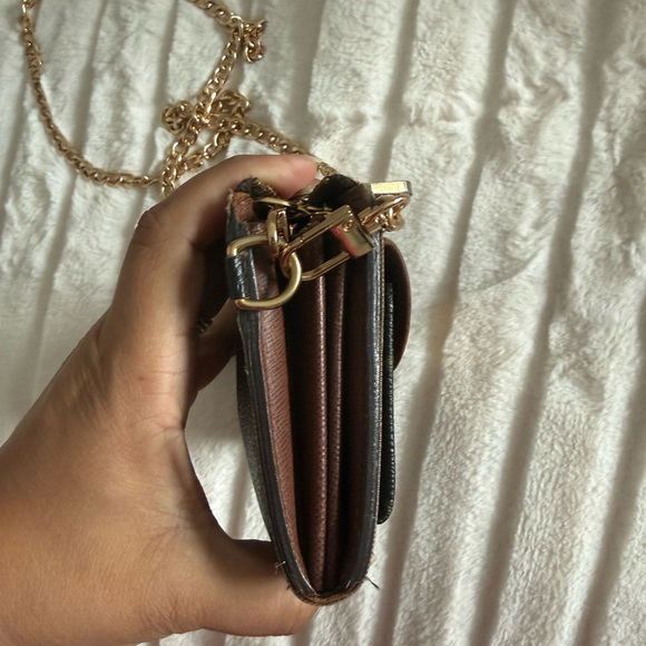 Louis Vuitton wallet/crossbody with 2 chains - Picture 5 of 15
